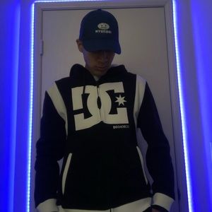 Dc zip up hoodie barely worn,